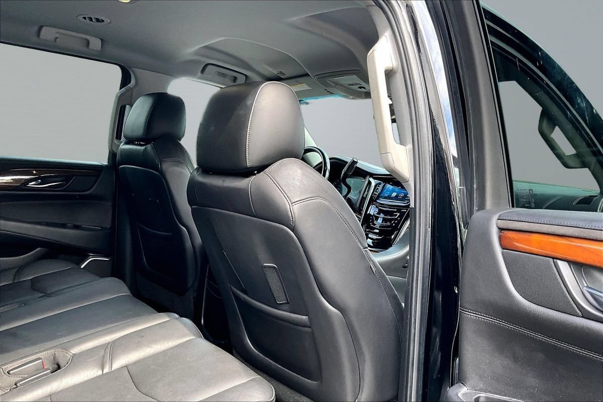 Used 2016 Cadillac Escalade ESV 2WD image 16