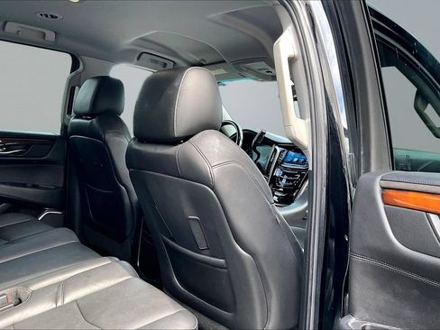 Used 2016 Cadillac Escalade ESV 2WD image 16