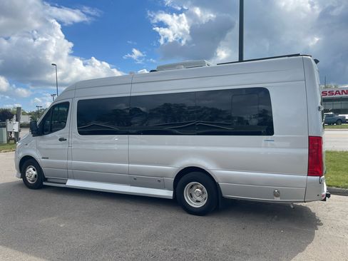 Used 2021 Mercedes-Benz Sprinter 3500 image 8