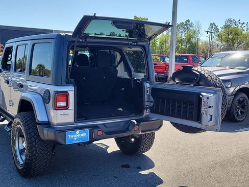 Used 2019 Jeep Wrangler Unlimited Sahara image 7