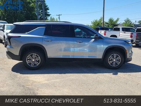 Used 2026 Chevrolet Traverse LT AWD/4WD image 6