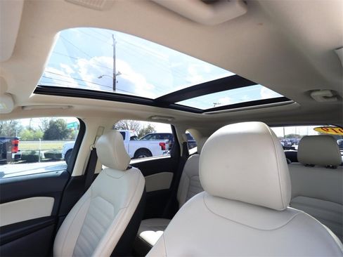 Certified 2019 Ford Edge SEL w/ Equipment Group 201A image 4