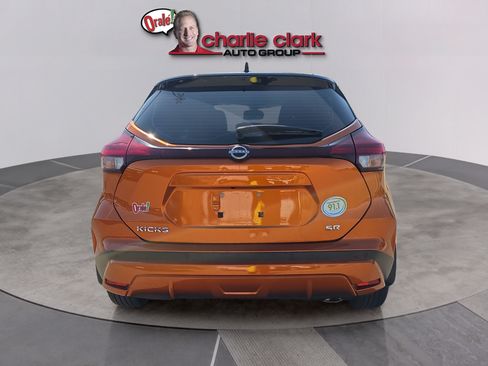 Used 2023 Nissan Kicks SR w/ SR Premium Package FWD image 4