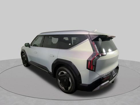 Used 2024 Kia EV9 Land AWD/4WD image 36