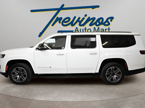 Used 2023 Jeep Wagoneer L Series II image 11