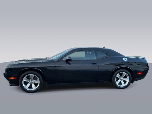 Used 2018 Dodge Challenger SXT w/ Sound Group image 3