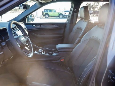 New 2025 Jeep Grand Cherokee Altitude image 18