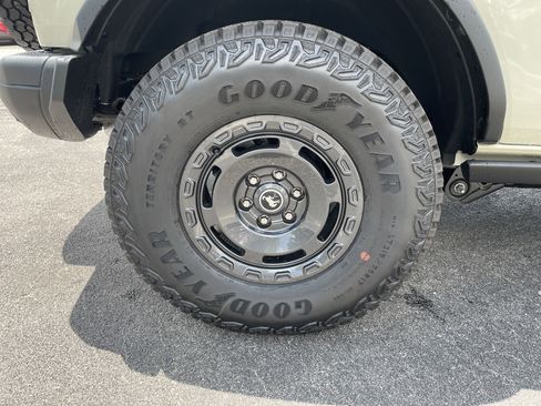 New 2025 Ford Bronco Badlands image 11