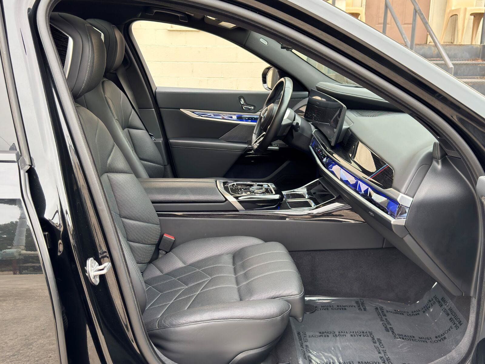 Used 2024 BMW i7 xDrive60 AWD/4WD image 16
