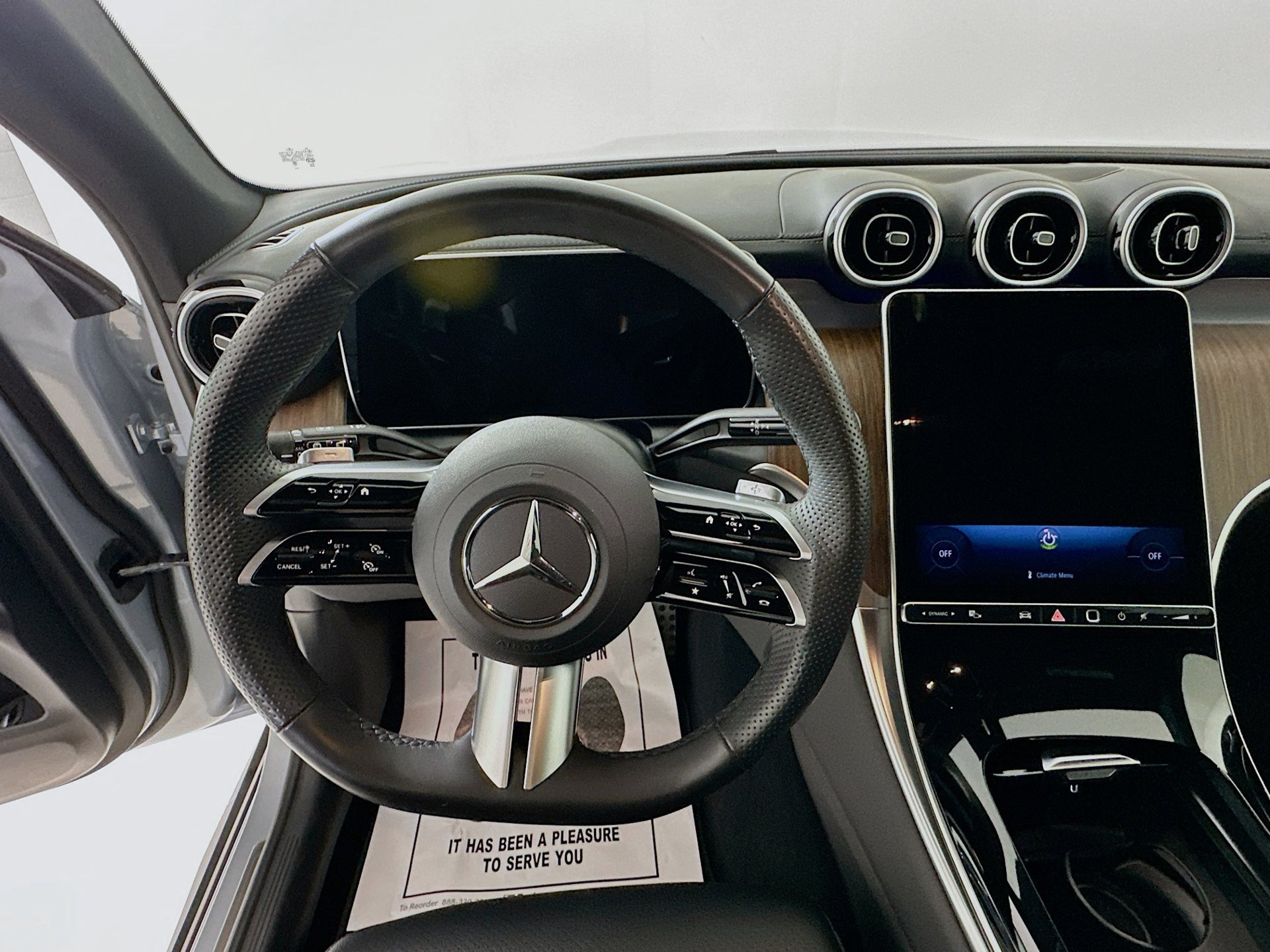 Used 2025 Mercedes-Benz GLC 300 4MATIC image 12