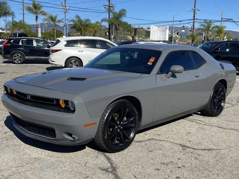 Used 2018 Dodge Challenger SXT w/ Blacktop Package image 2