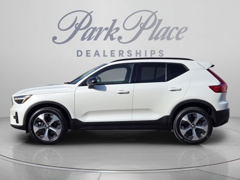 Certified 2023 Volvo XC40 B4 Plus w/ Protection Package Premier FWD image 2