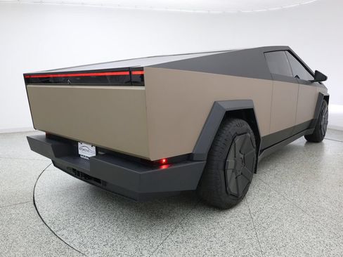 Used 2024 Tesla Cybertruck AWD Crew Cab image 4