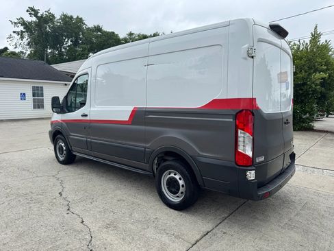 Used 2018 Ford Transit 250 130 Medium Roof RWD image 8