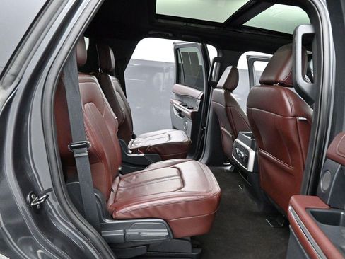 Used 2022 Ford Expedition Limited AWD/4WD image 38