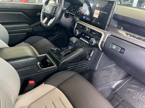 Certified 2024 Toyota Tacoma TRD Off-Road image 12