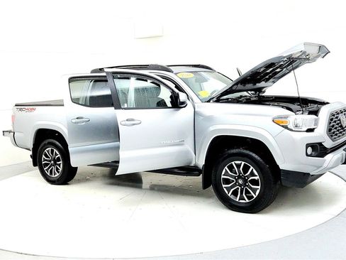 Used 2022 Toyota Tacoma TRD Sport image 12