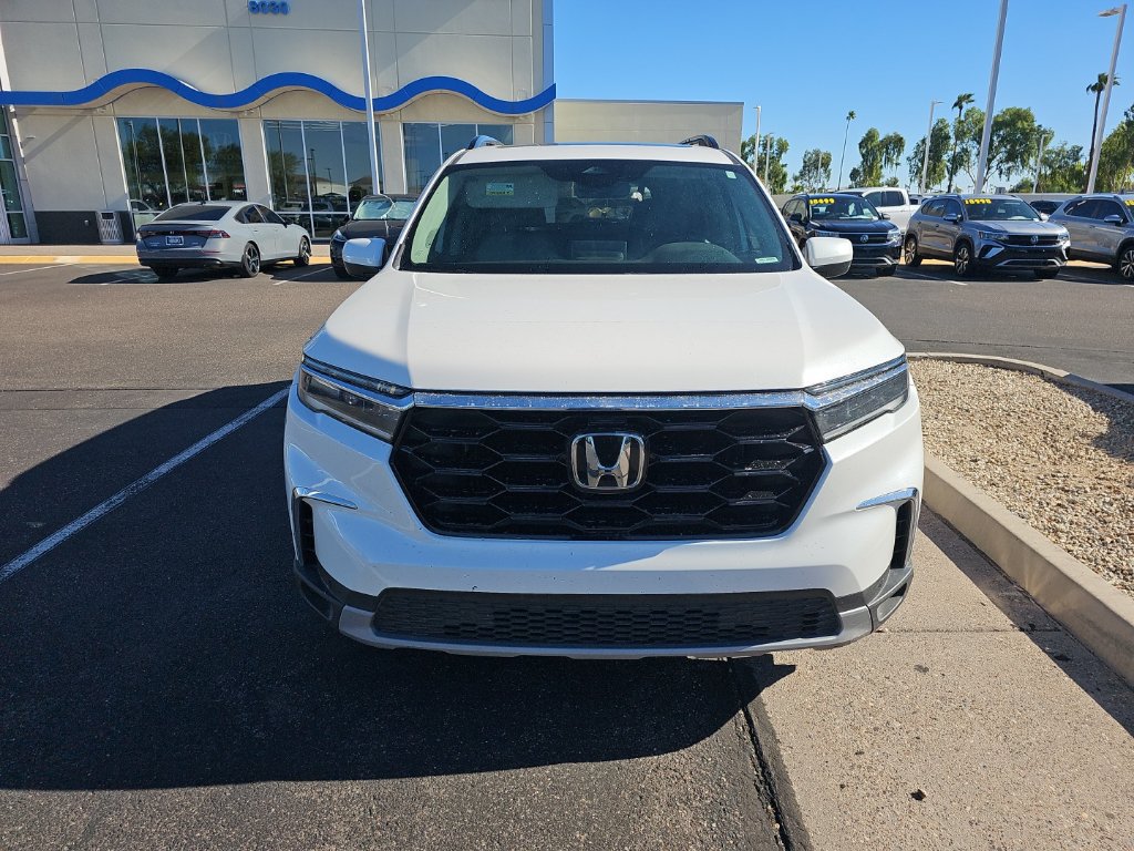 Used 2025 Honda Pilot Touring image 2