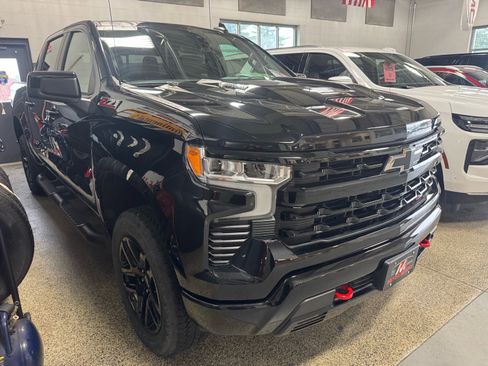 Used 2025 Chevrolet Silverado 1500 LT Trail Boss w/ Convenience Package II AWD/4WD image 3
