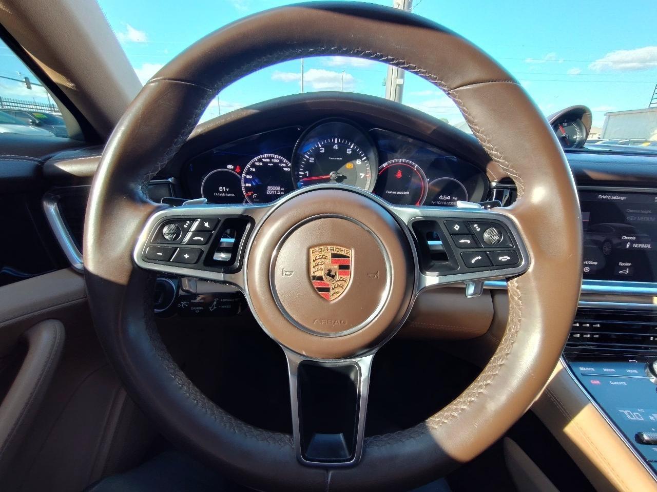 Used 2018 Porsche Panamera RWD image 21