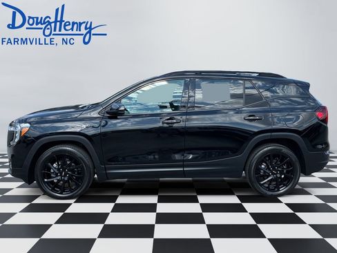 Used 2024 GMC Terrain SLT w/ Infotainment Package II FWD image 2