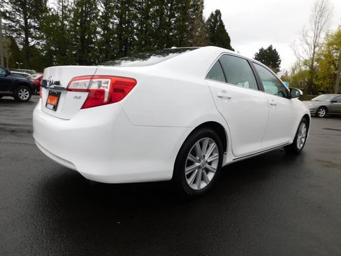 Used 2012 Toyota Camry XLE w/ Leather Pkg FWD image 2