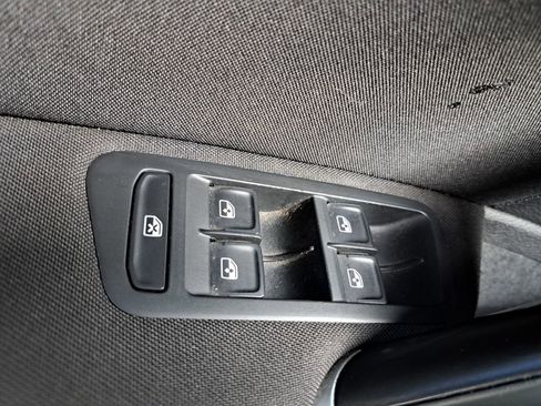 Used 2019 Volkswagen Golf S image 16