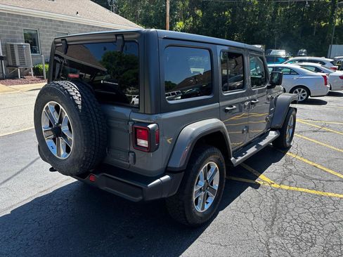Used 2018 Jeep Wrangler Unlimited Sahara w/ Cold Weather Group AWD/4WD image 7