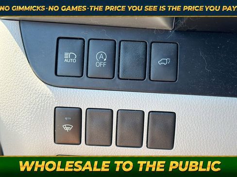 Used 2018 Toyota Highlander Plus AWD/4WD image 32