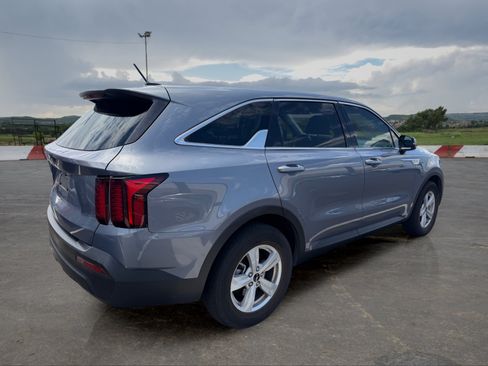 Certified 2023 Kia Sorento LX FWD image 3