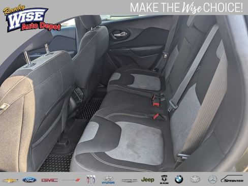 Used 2014 Jeep Cherokee Latitude w/ Cold Weather Group AWD/4WD image 17