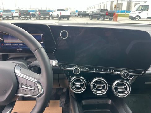 Used 2024 Chevrolet Blazer EV LT image 15