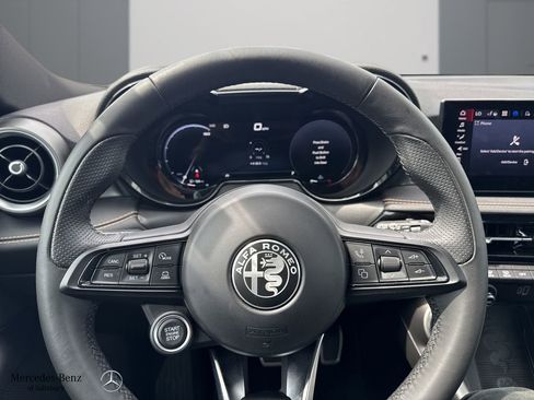 Used 2025 Alfa Romeo Tonale AWD/4WD image 11