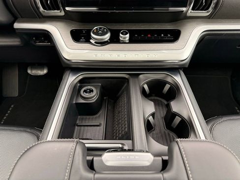 Used 2025 Ford Expedition Platinum image 27