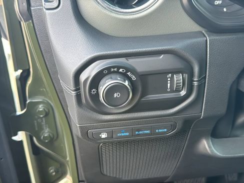 Used 2024 Jeep Wrangler High Altitude AWD/4WD image 15