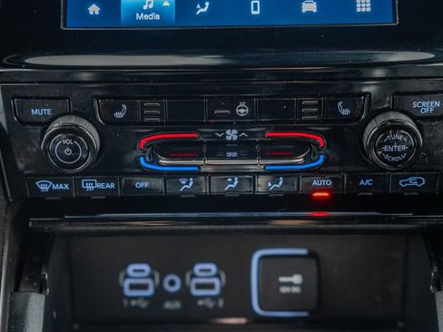 Used 2024 Jeep Grand Cherokee Altitude image 24