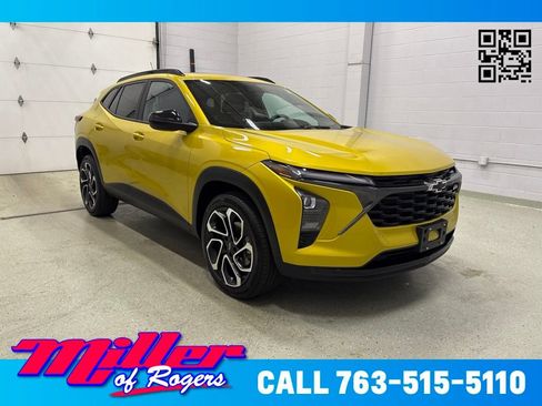 Used 2024 Chevrolet Trax RS w/ Sunroof Package FWD image 1