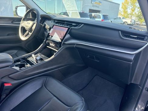 Used 2023 Jeep Grand Cherokee Limited w/ Luxury Tech Group II image 33