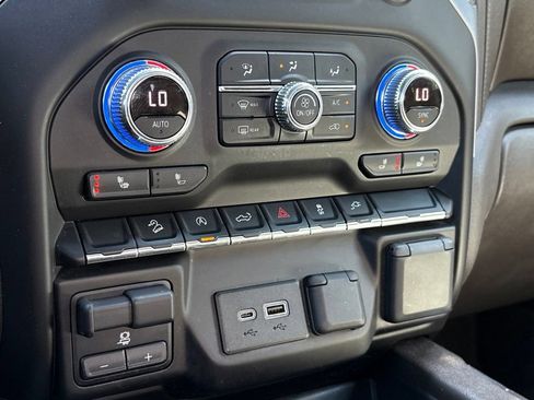 Used 2020 GMC Sierra 1500 Elevation w/ Elevation Value Package AWD/4WD image 18