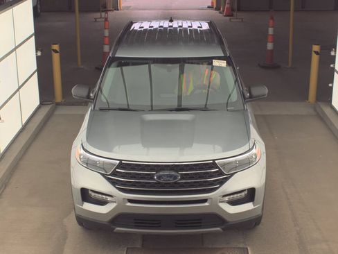 Used 2024 Ford Explorer XLT w/ Equipment Group 202A AWD/4WD image 2