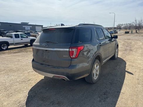 Used 2017 Ford Explorer XLT w/ Equipment Group 202A image 7