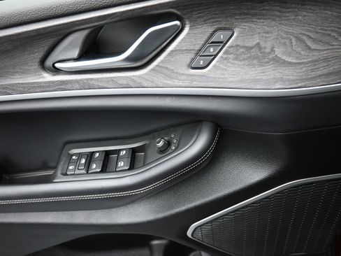 Used 2021 Jeep Grand Cherokee L Limited AWD/4WD image 19