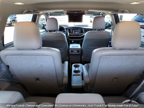 Used 2018 Toyota Highlander Limited FWD image 11