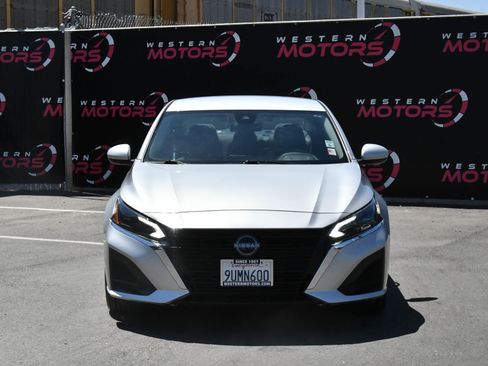 Used 2023 Nissan Altima 2.5 SV FWD image 2