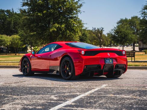 Used 2015 Ferrari 458 Speciale Coupe RWD image 7