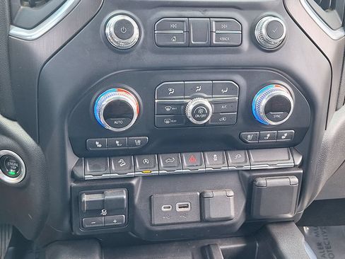 Used 2021 GMC Sierra 1500 AT4 w/ AT4 Preferred Package AWD/4WD image 22