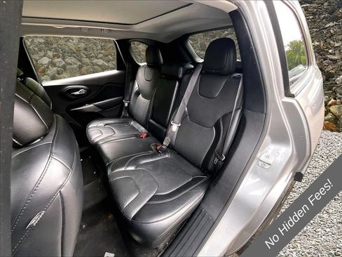 Used 2020 Jeep Cherokee Limited AWD/4WD image 19