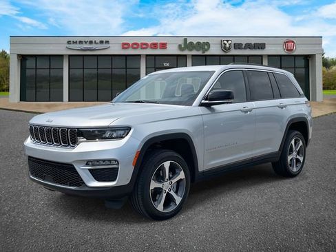 New 2025 Jeep Grand Cherokee Limited w/ Luxury Tech Group II AWD/4WD image 28