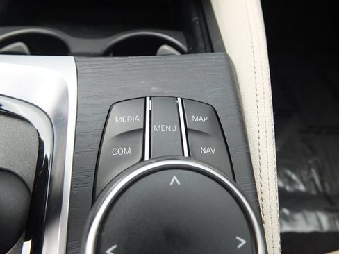 Used 2023 BMW 540i w/ M Sport Package RWD image 32