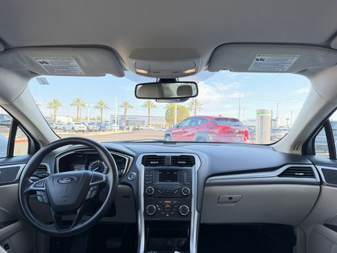 Used 2018 Ford Fusion SE FWD image 20